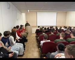 Преподаватель кафедры ОВП № 1 Владислав С. встретился с учениками 10-11 классов в ГБОУ «Тельмановской гимназии Тельмановского М.О.»